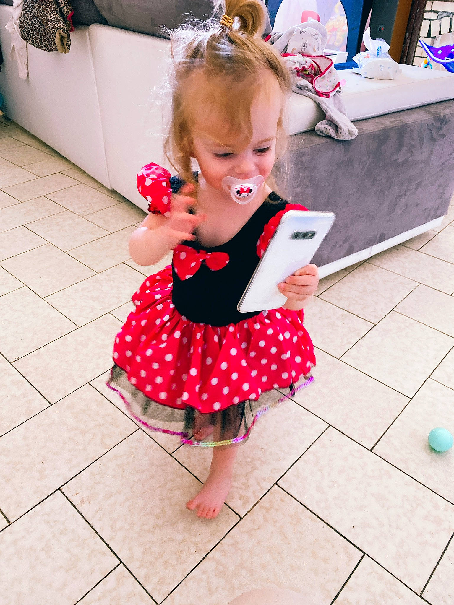 Kate participe au concours pour gagner de l'argent avec cette photo : baby, baby_toddler_clothing, child, costume, dance, design, dress, flooring, pattern, person, pink, play, polka_dot, shoe, skin, toddler