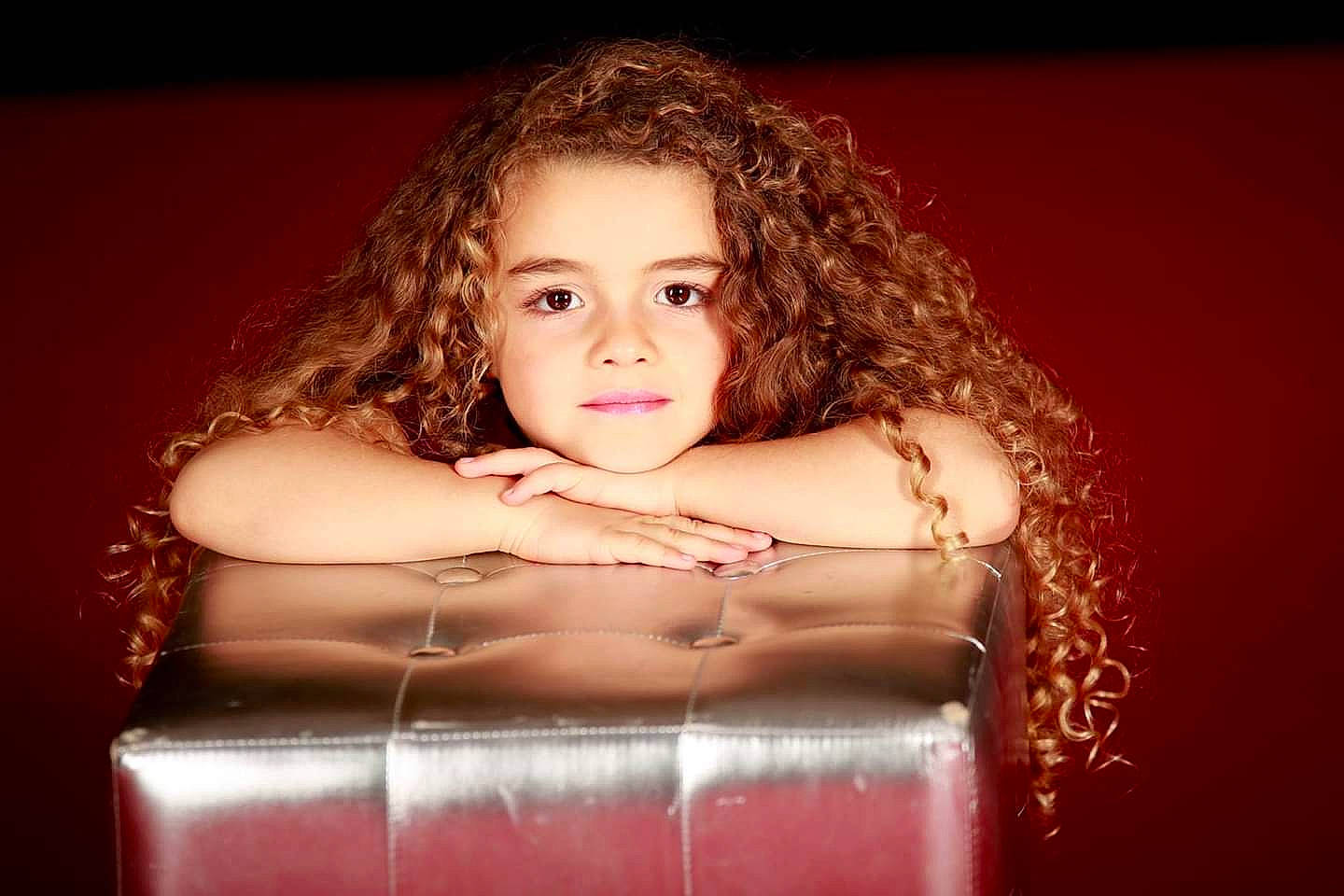 Ines participe au concours pour gagner de l'argent avec cette photo : beauty, brown_hair, flash_photography, girl, human_hair_color, lady, long_hair, model, person, photo_shoot, portrait, portrait_photography