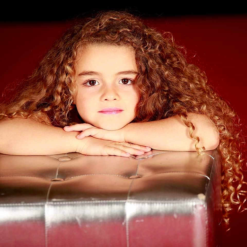 Ines participe au concours pour gagner de l'argent avec cette photo : beauty, brown_hair, flash_photography, girl, human_hair_color, lady, long_hair, model, person, photo_shoot, portrait, portrait_photography