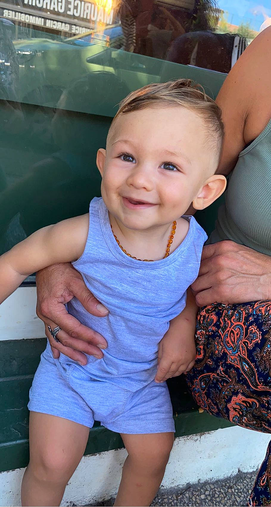 Kaylan participe au concours pour gagner de l'argent avec cette photo : arm, azure, cheek, dress, face, hair, hairstyle, hand, happy, head, joint, joy, lip, mouth, muscle, neck, organ, person, shoulder, skin