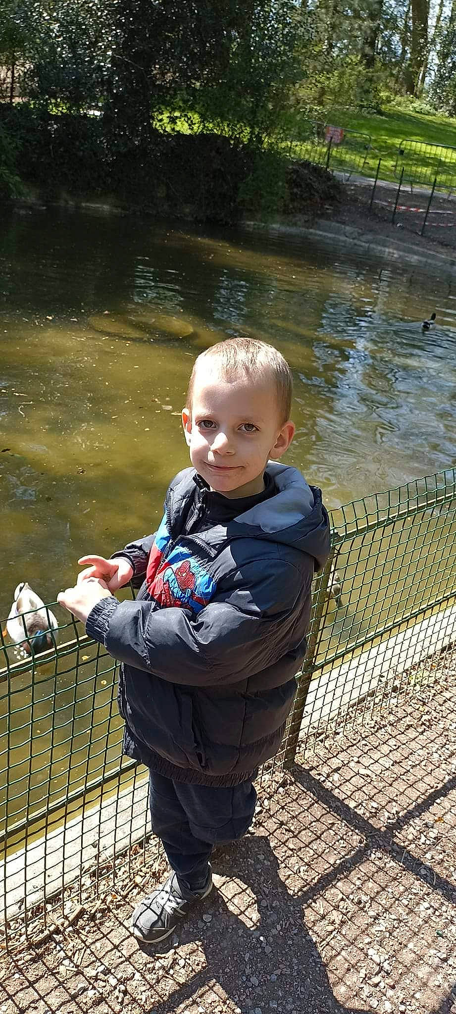 Enzo participe au concours pour gagner de l'argent avec cette photo : baby, baby_toddler_clothing, child, fence, fun, grass, happy, lake, leisure, pattern, people_in_nature, person, portrait_photography, recreation, reflection, sitting, spring, toddler, tree, vacation