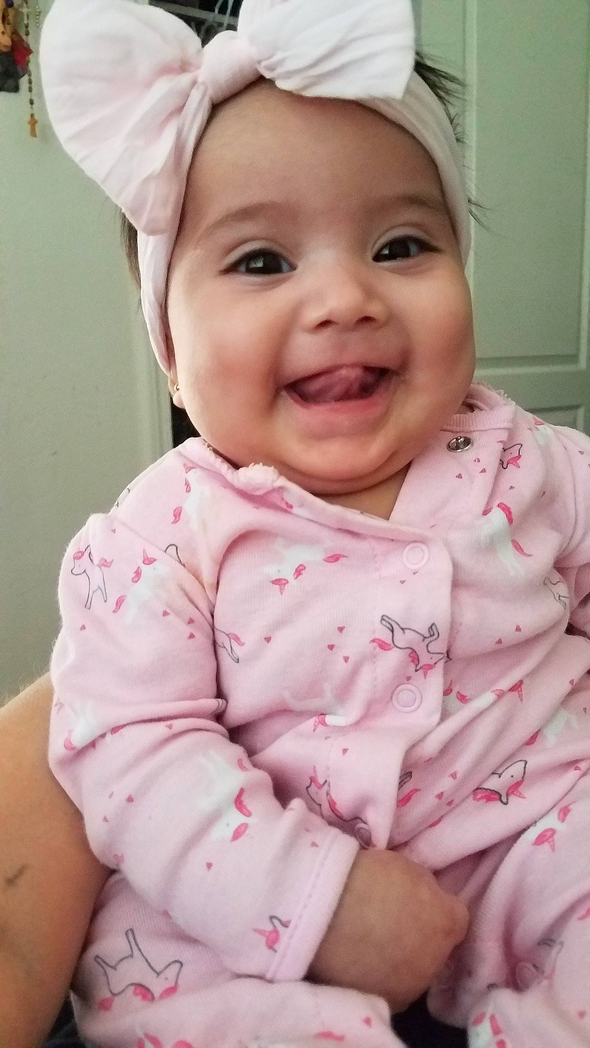 Maleni is registered to the contest to win money with this photo: baby, baby_making_funny_faces, beauty, cheek, child, chin, eye, face, facial_expression, happy, head, headgear, joy, laugh, lip, mouth, nose, person, pink, skin