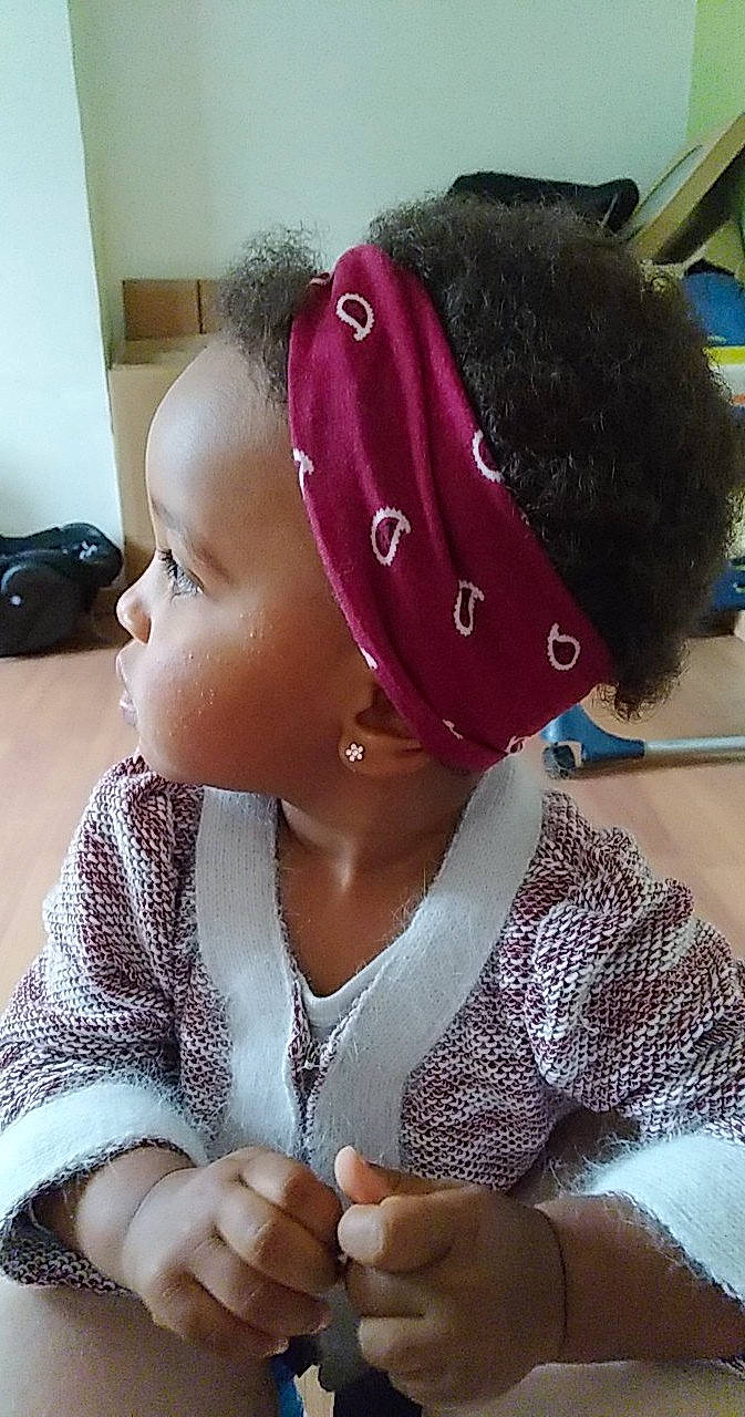 Leyla a rejoint le concours — aidez-le/la à gagner de superbes lots ! audio_equipment, baby, baby_toddler_clothing, cap, child, cool, ear, eyelash, eyewear, headband, headpiece, hearing, helmet, jewellery, lip, neck, person, personal_protective_equipment, pink, sleeve