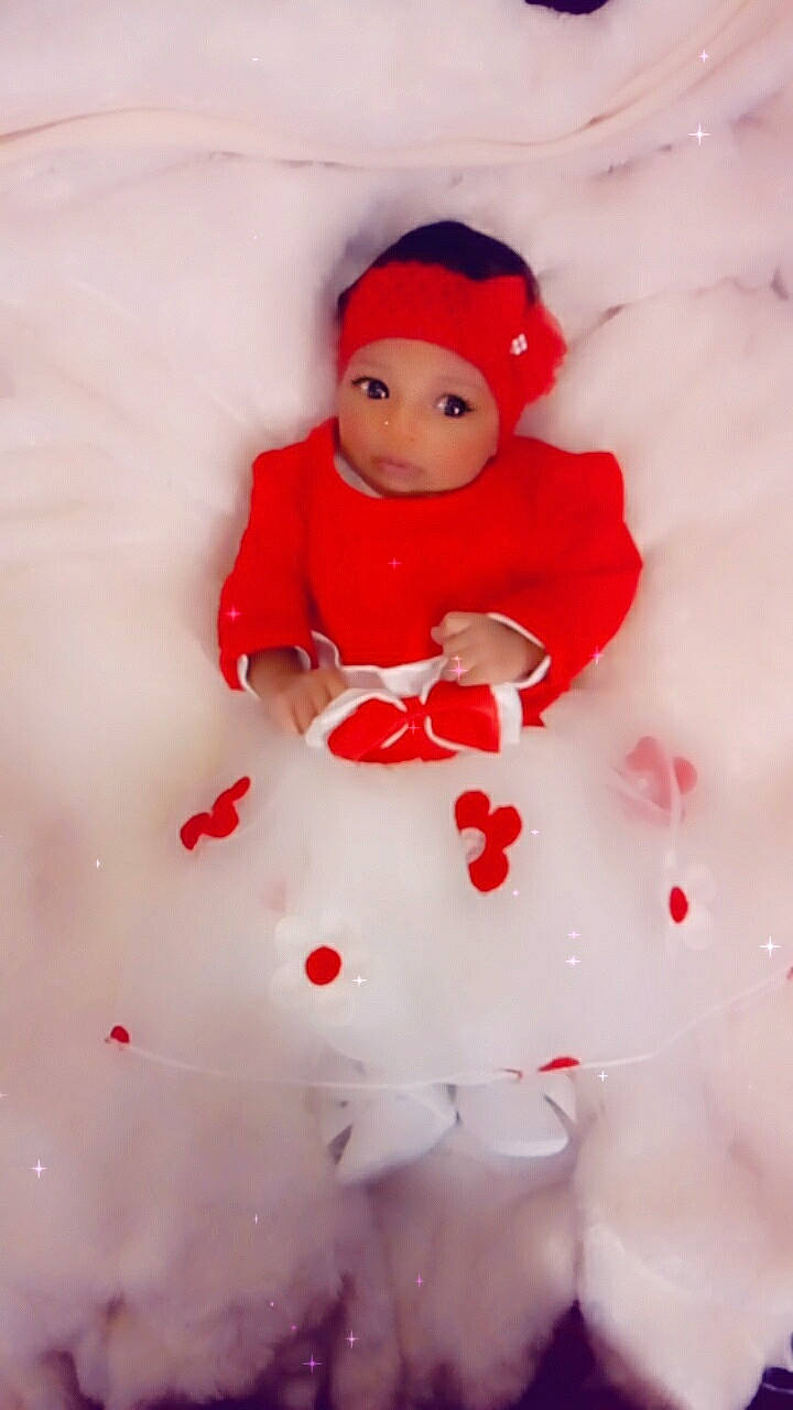 Leyla a rejoint le concours — aidez-le/la à gagner de superbes lots ! baby, child, person, petal, pink, red, toddler