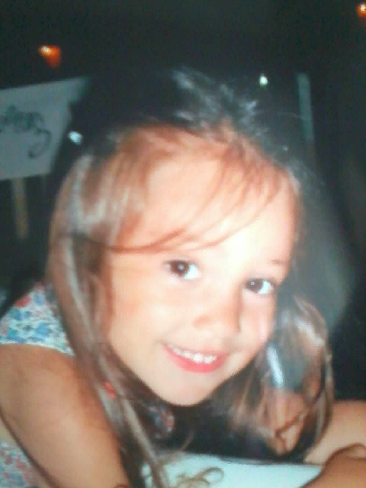 Inès participe au concours pour gagner de l'argent avec cette photo : blond, cheek, chin, emotion, eye, eyebrow, face, forehead, girl, hair, hairstyle, head, human_hair_color, joy, lip, mouth, nose, person, selfie, skin