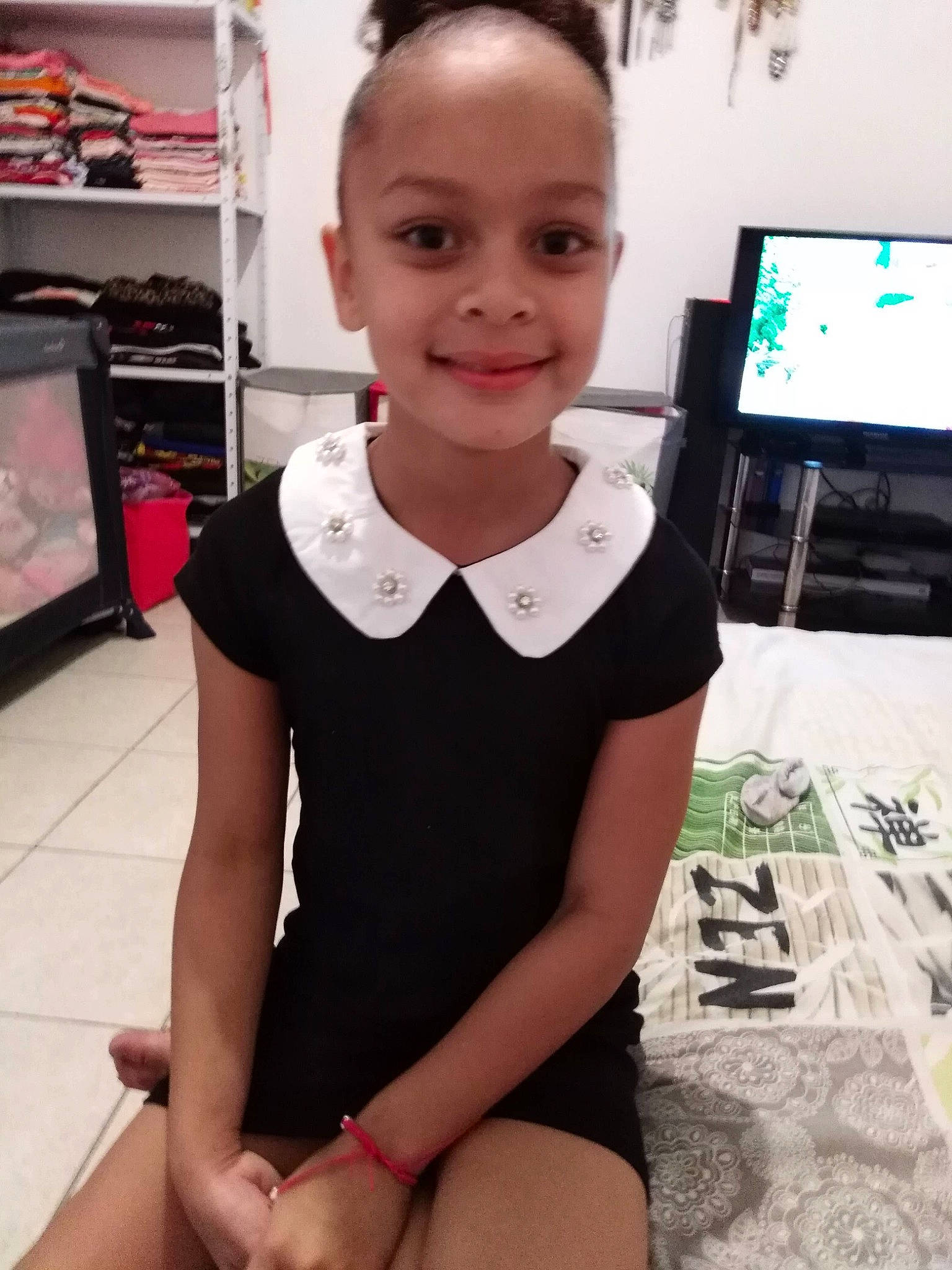 Maëlie a rejoint le concours — aidez-le/la à gagner de superbes lots ! arm, girl, joint, joy, leg, neck, person, shoulder, thigh