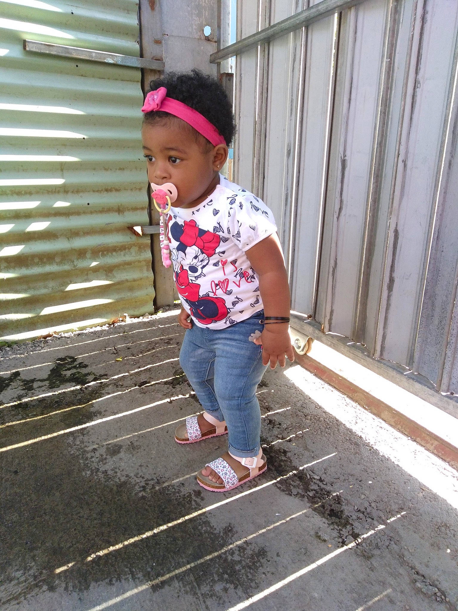 Kaylie participe au concours pour gagner de l'argent avec cette photo : boy, cap, child, cool, day, design, fun, girl, headgear, jeans, joy, pattern, person, pink, road, snapshot, standing, street, textile, toddler