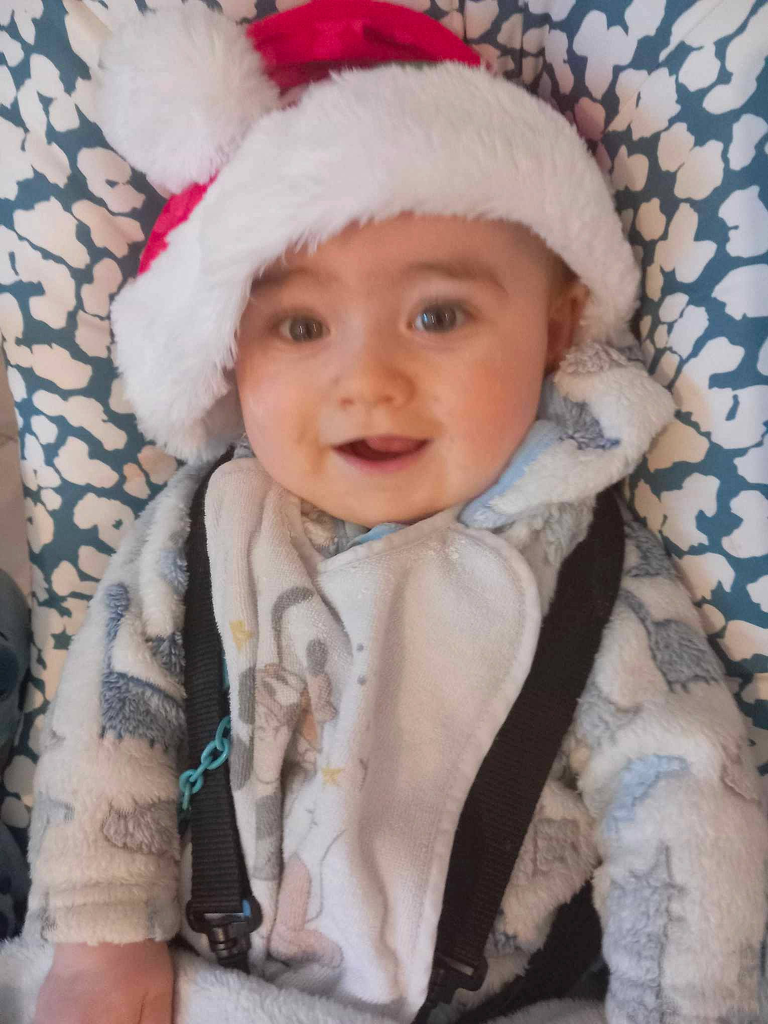 Thomas a rejoint le concours — aidez-le/la à gagner de superbes lots ! baby, baby_toddler_clothing, cap, cheek, comfort, costume_hat, eye, face, fur_clothing, happy, hat, head, headgear, headwear, iris, lip, person, skin, sleeve, smile