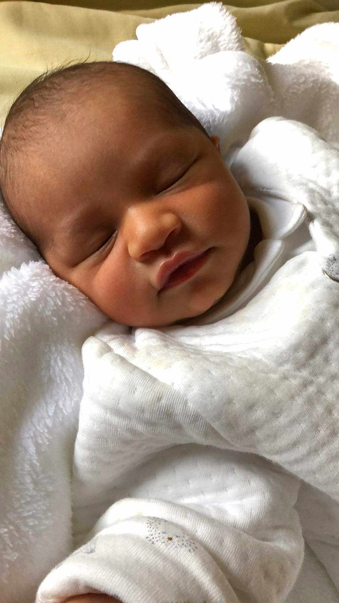 Aeden participe au concours pour gagner de l'argent avec cette photo : baby, sleeping, blanket, white_clothing, soft_texture, newborn, infant, peaceful, cozy, face, head, skin, portrait, closeup, resting, child, cute, human, indoors, comfort