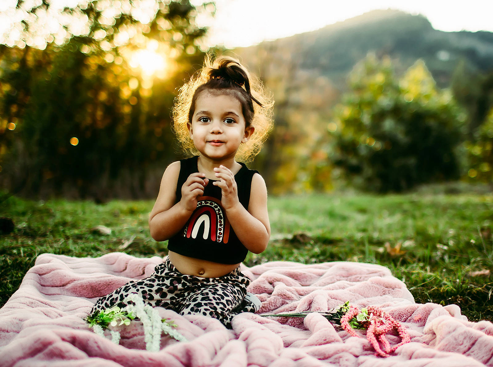 Payslee is registered to the contest to win money with this photo: baby, baby_toddler_clothing, child, facial_expression, flash_photography, fun, grass, happy, joy, leaf, leisure, meadow, people_in_nature, person, photograph, plant, playing_with_kids, sky, smile, summer