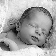 Juliette a rejoint le concours — aidez-le/la à gagner de superbes lots ! newborn, baby, sleeping, black_and_white, blanket, soft_texture, closeup, peaceful, infant, portrait, face, skin, hand, resting, cute, child, cozy, warm, delicate, tender