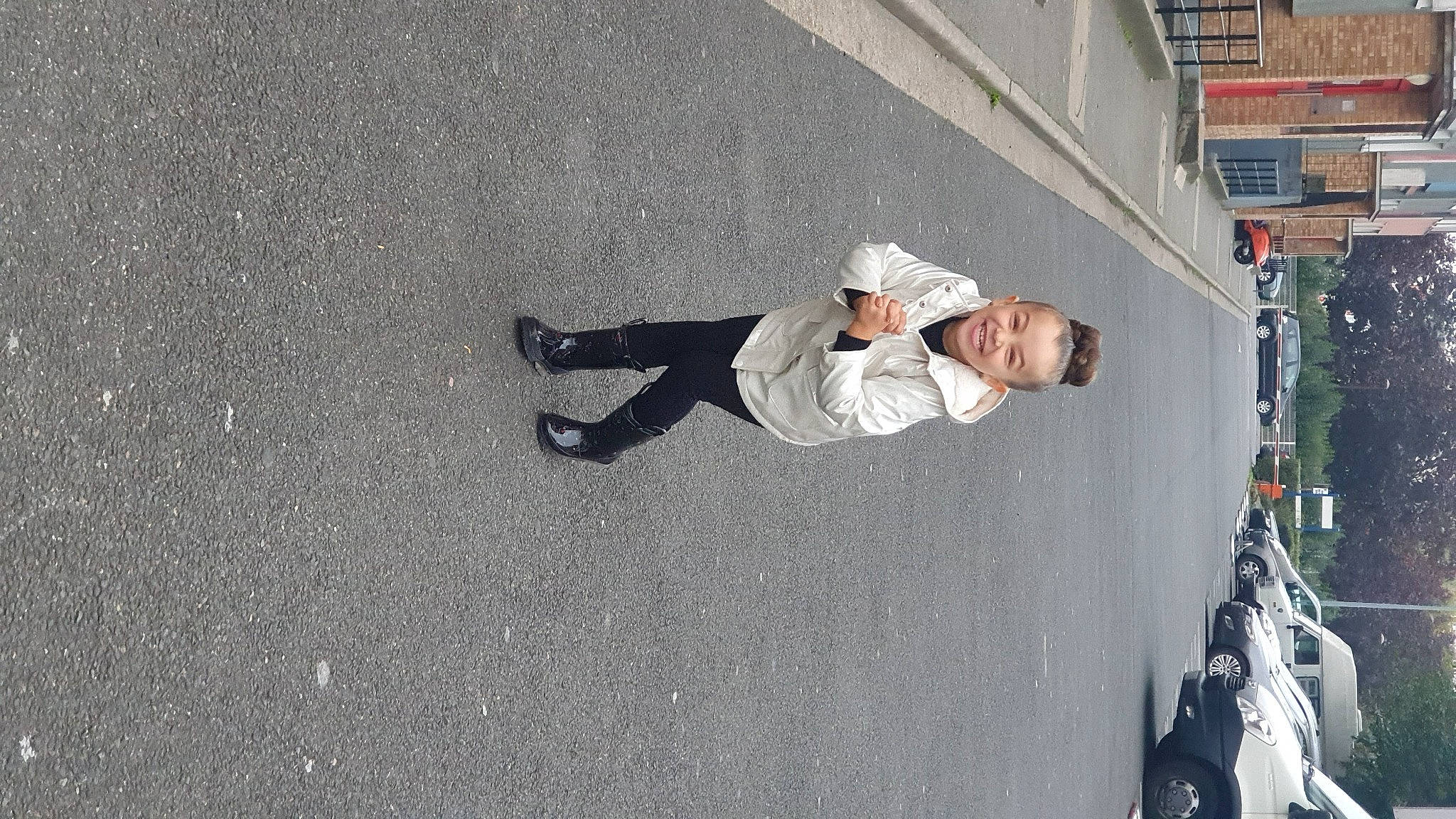 Mayssa participe au concours pour gagner de l'argent avec cette photo : asphalt, car, city, concrete, facade, family_car, flooring, grey, joy, pedestrian, person, recreation, road, road_surface, rolling, shadow, sidewalk, street, street_fashion, toddler