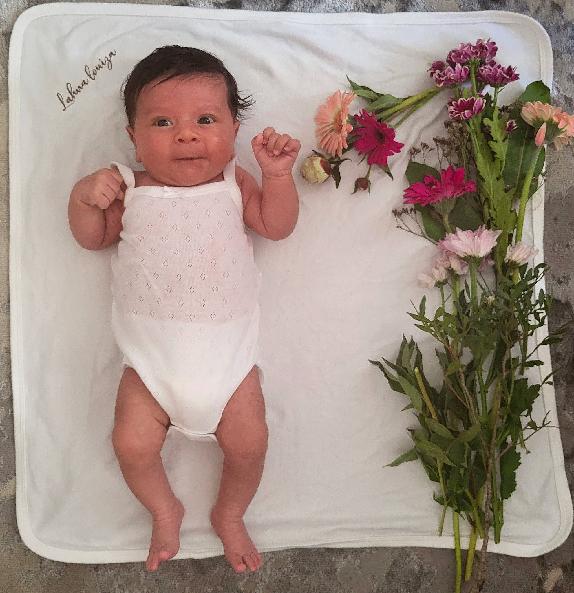 Lahna participe au concours pour gagner de l'argent avec cette photo : abdomen, baby, baby_toddler_clothing, chest, comfort, eye, face, flower, head, human_body, knee, leg, person, petal, pink, plant, sleeve, stomach, thigh, toddler