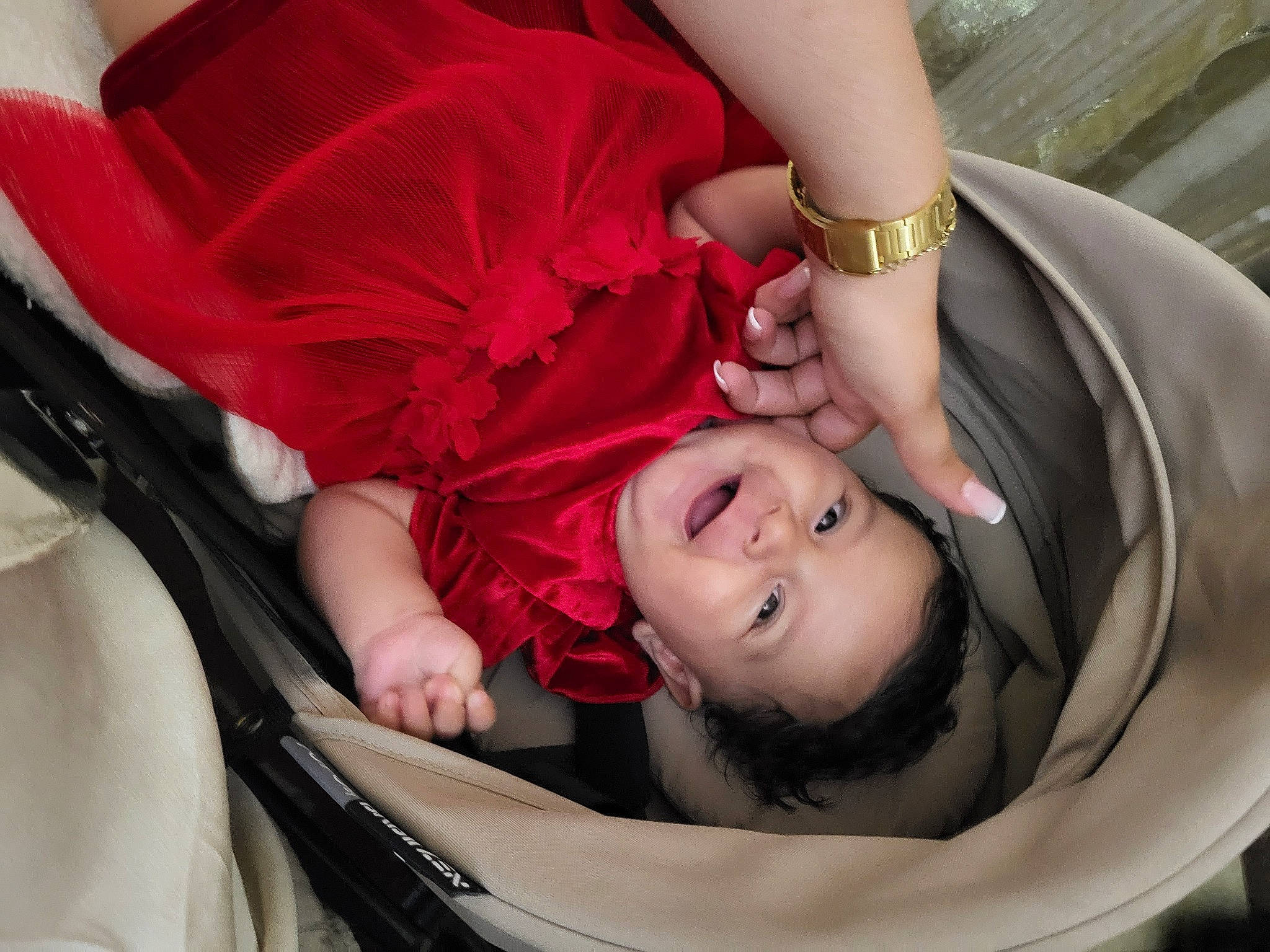 Lahna a rejoint le concours — aidez-le/la à gagner de superbes lots ! baby, cheek, child, comfort, eyelash, facial_expression, finger, flash_photography, gesture, hairstyle, hand, happy, human_body, joint, leg, lip, mouth, person, skin, toddler