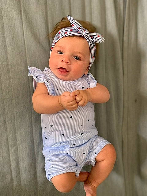 Myléna participe au concours pour gagner de l'argent avec cette photo : baby, baby_products, baby_toddler_clothing, cheek, child, child_model, eye, fashion_accessory, finger, hair_accessory, head, headband, headgear, headwear, person, photography, pink, product, skin, sleeve