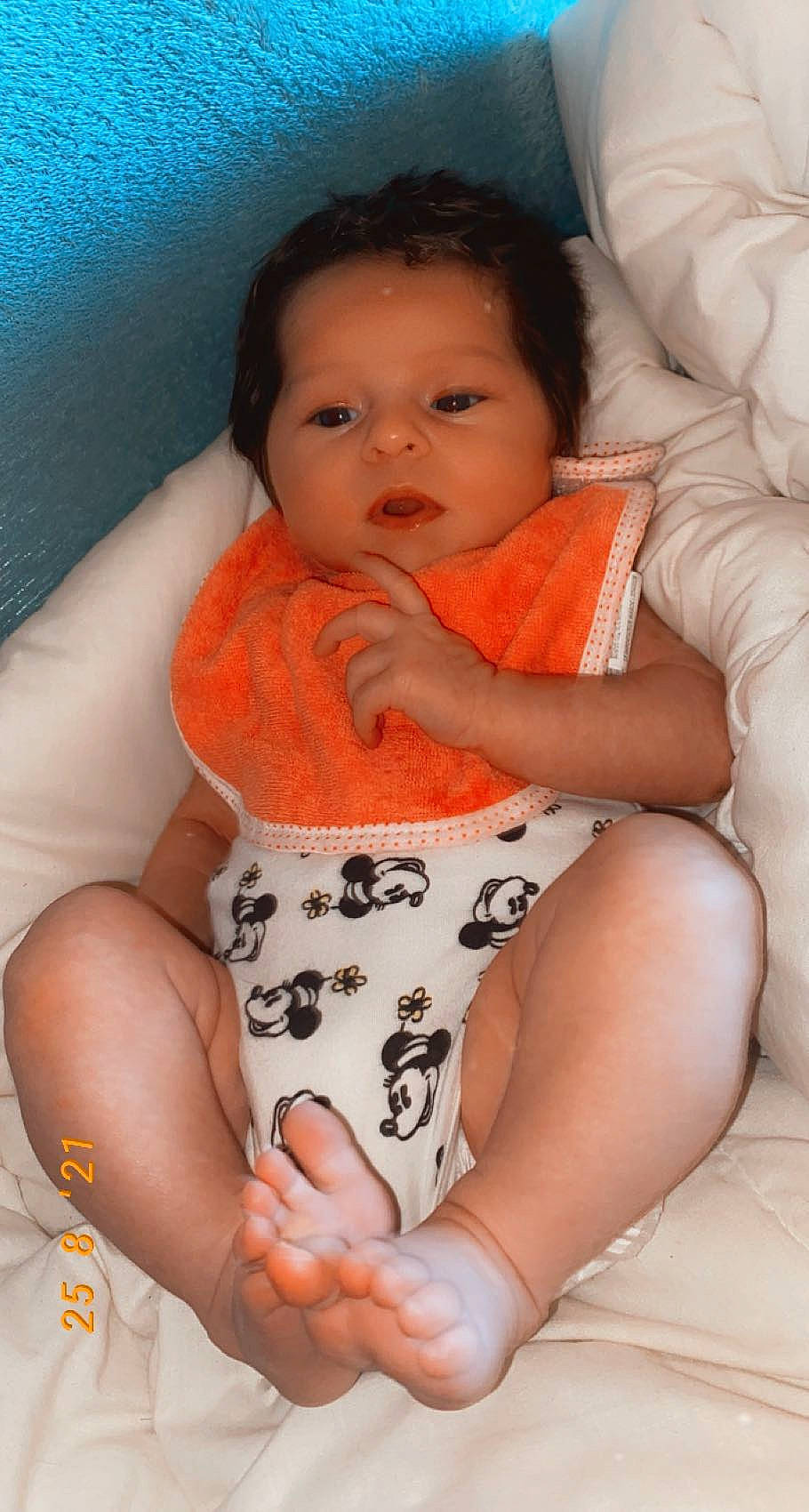 Lyla participe au concours pour gagner de l'argent avec cette photo : cheek, comfort, eye, gesture, hair, hairstyle, hand, head, human_body, joint, leg, lip, mouth, muscle, neck, person, shoulder, skin, stomach, textile