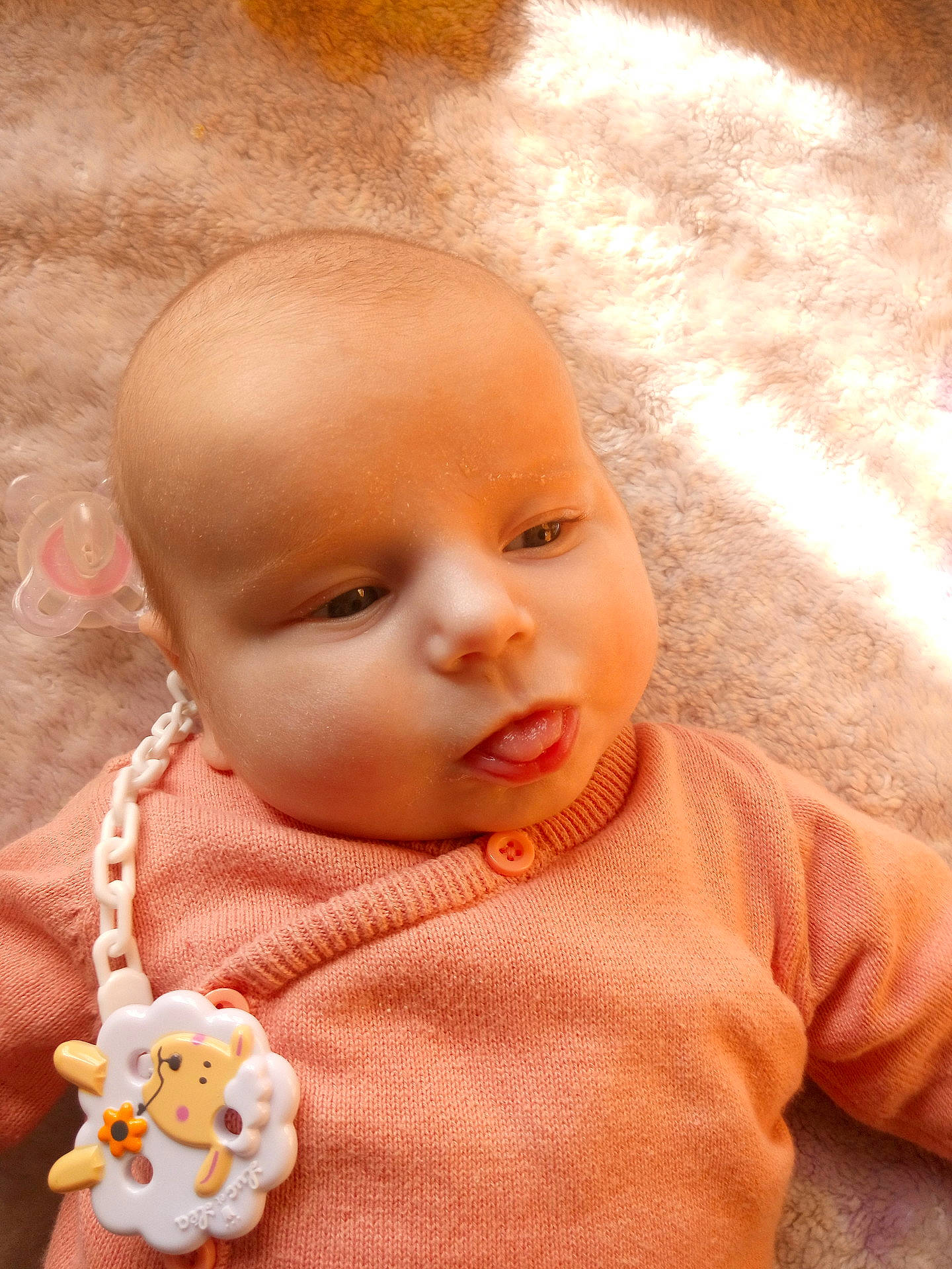 Lola a rejoint le concours — aidez-le/la à gagner de superbes lots ! cheek, child, eye, face, forehead, girl, head, human_hair_color, infant, iris, lip, nose, person, skin, smile, toddler