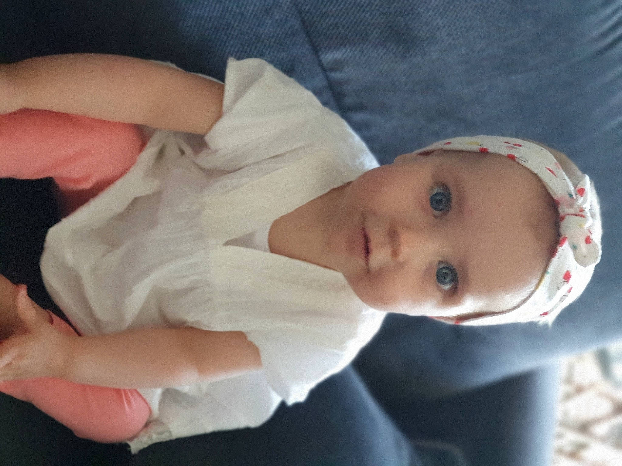 Valentine participe au concours pour gagner de l'argent avec cette photo : baby, baby_toddler_clothing, collar, dress, dress_shirt, eyelash, face, finger, gesture, hand, happy, hat, head, iris, lip, nose, person, skin, sleeve, smile