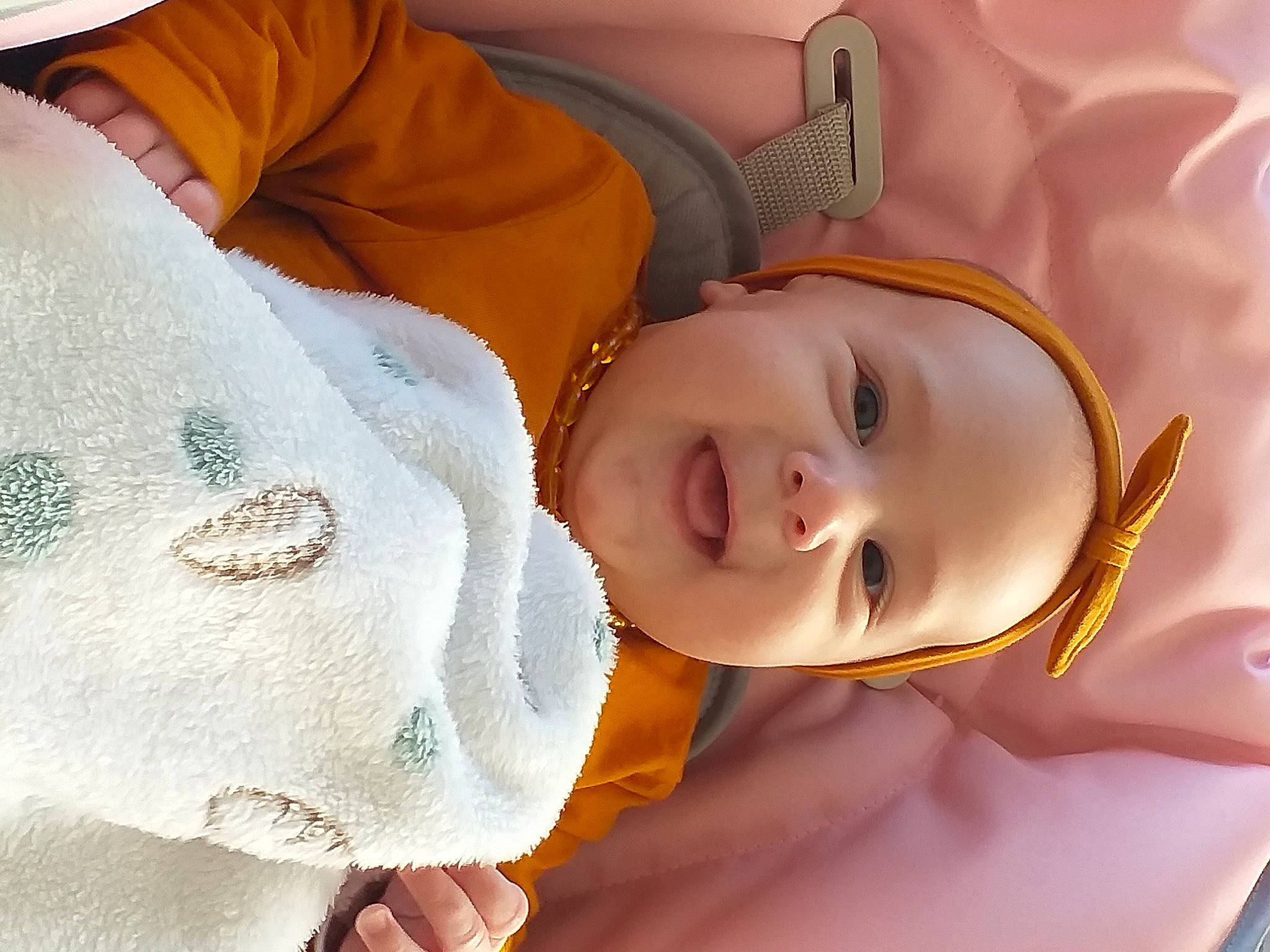 Ayna participe au concours pour gagner de l'argent avec cette photo : baby, cheek, eyebrow, facial_expression, finger, gesture, happy, human_body, iris, lip, mammal, mouth, neck, nose, person, product, skin, sleeve, smile, textile