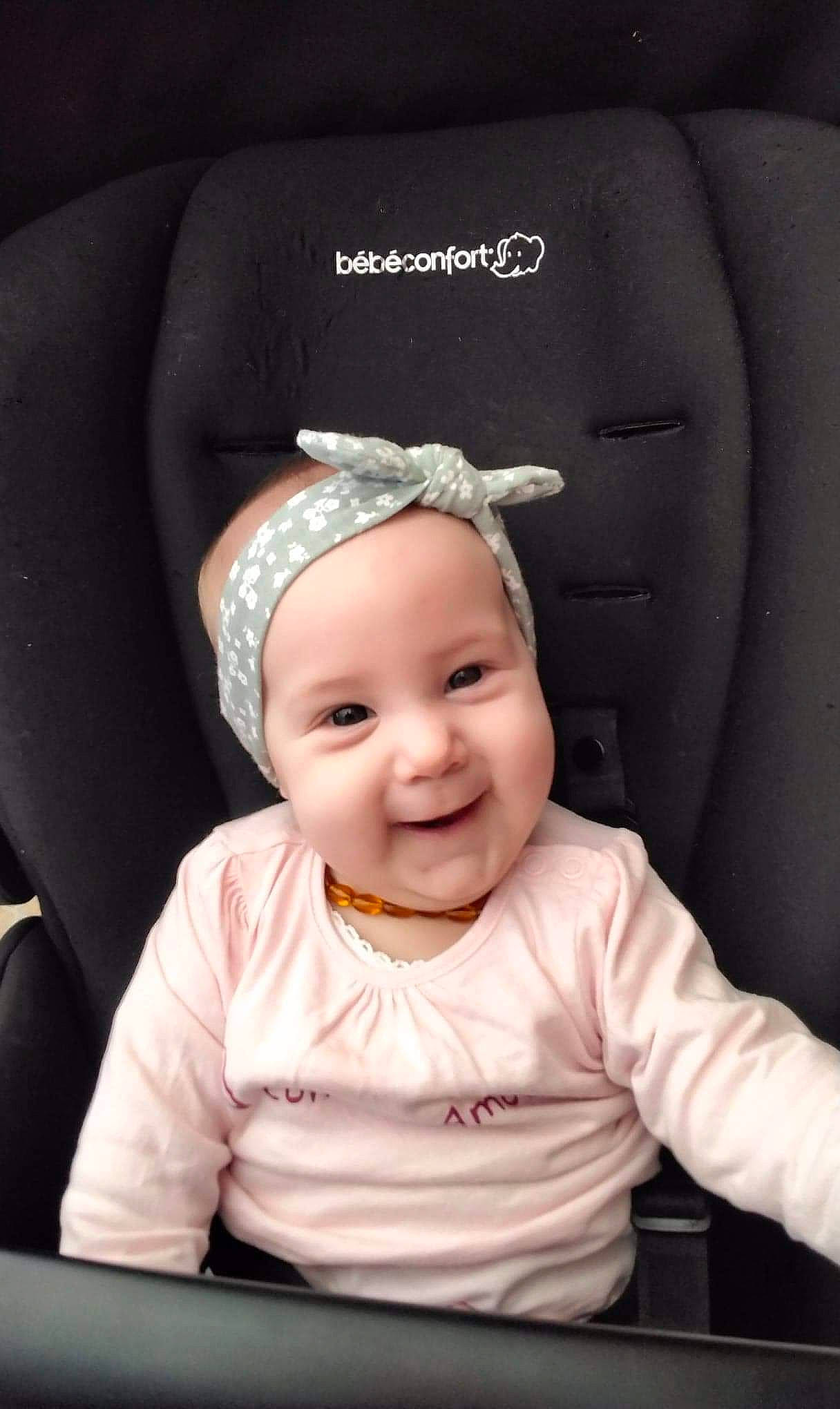 Ayna participe au concours pour gagner de l'argent avec cette photo : baby, baby_products, baby_toddler_clothing, cap, car_seat, cheek, child, cool, costume_hat, facial_expression, fashion_accessory, flash_photography, font, happy, headband, headwear, joy, person, photo_caption, sleeve