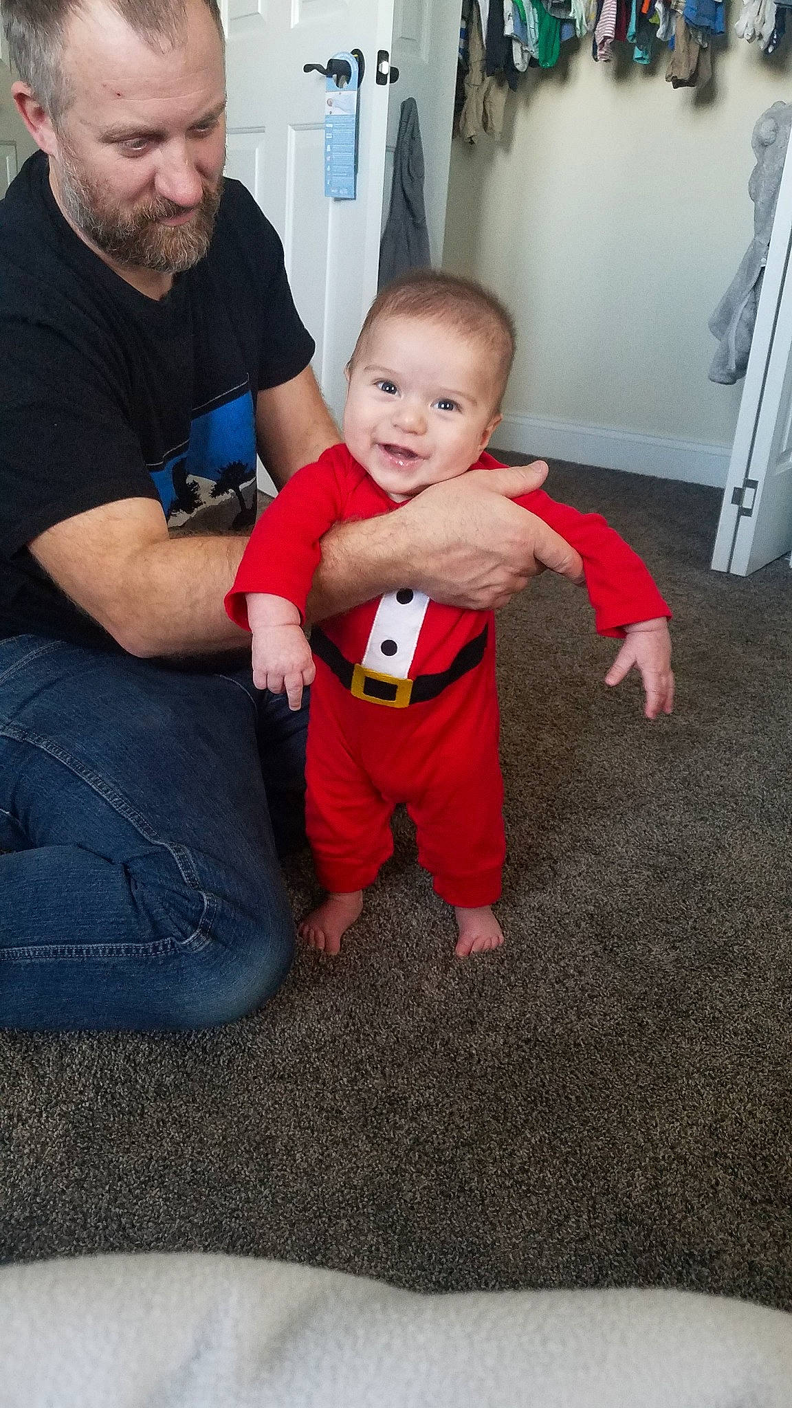 Gustavo is registered to the contest to win money with this photo: arm, baby, child, leg, person, play, red, toddler