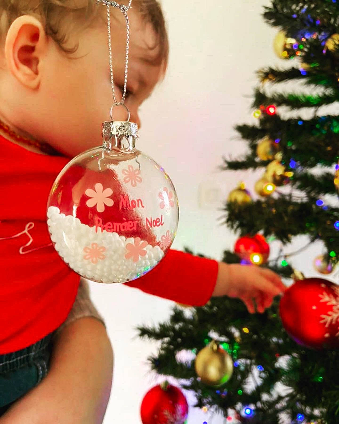 Brooke participe au concours pour gagner de l'argent avec cette photo : ball, body_jewelry, christmas, christmas_decoration, christmas_eve, christmas_ornament, christmas_tree, conifer, earrings, event, holiday, holiday_ornament, interior_design, jewellery, natural_material, ornament, person, pine_family, red, sphere