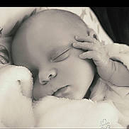 Théa a rejoint le concours — aidez-le/la à gagner de superbes lots ! baby, sleeping, infant, blanket, soft, hand, face, closeup, peaceful, monochrome, newborn, cute, resting, skin, portrait, young, child, calm, cozy, tender