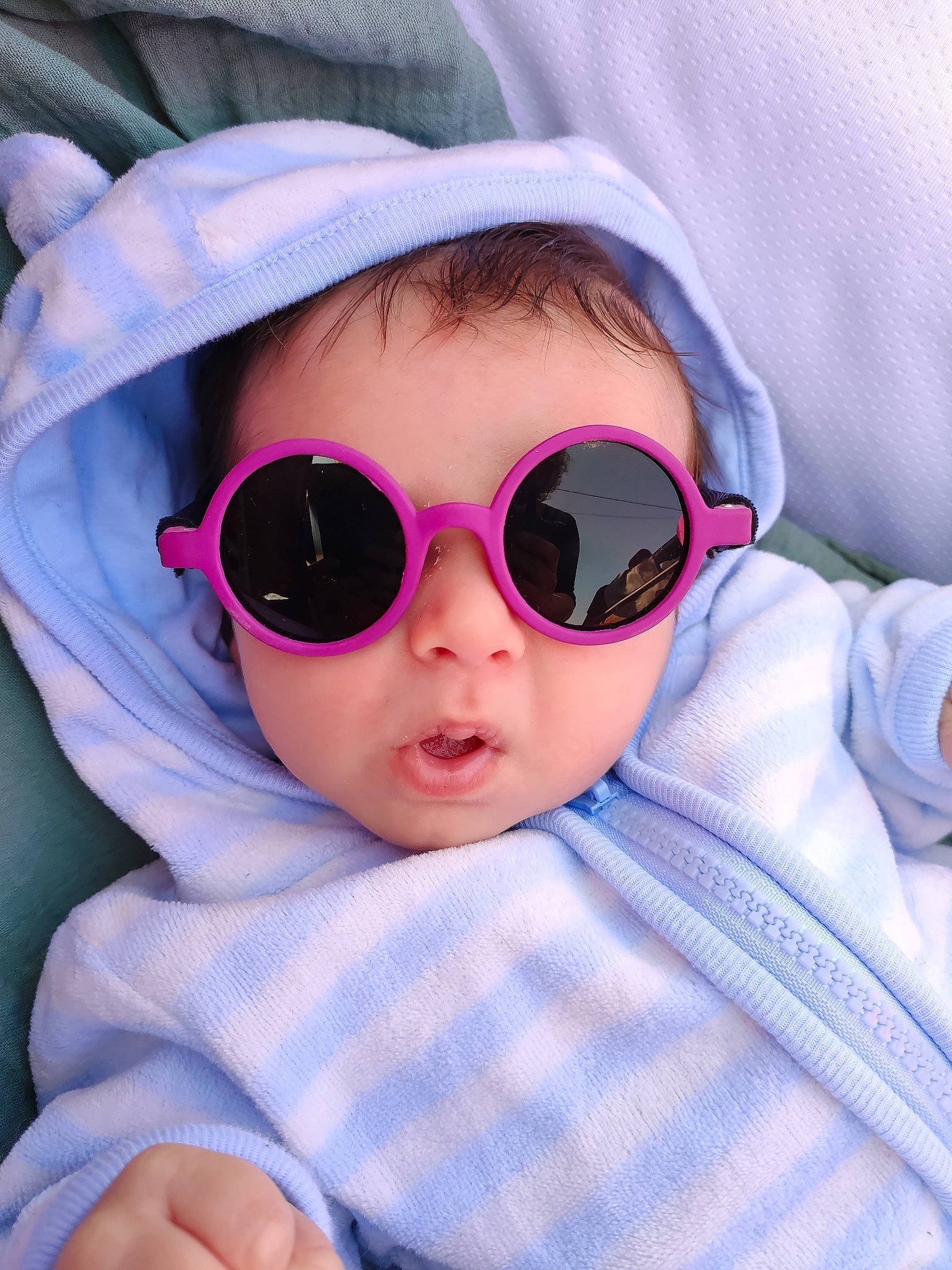 Bastian participe au concours pour gagner de l'argent avec cette photo : baby, child, cool, eyewear, glasses, goggles, headgear, lip, person, pink, sunglasses, toddler, vision_care