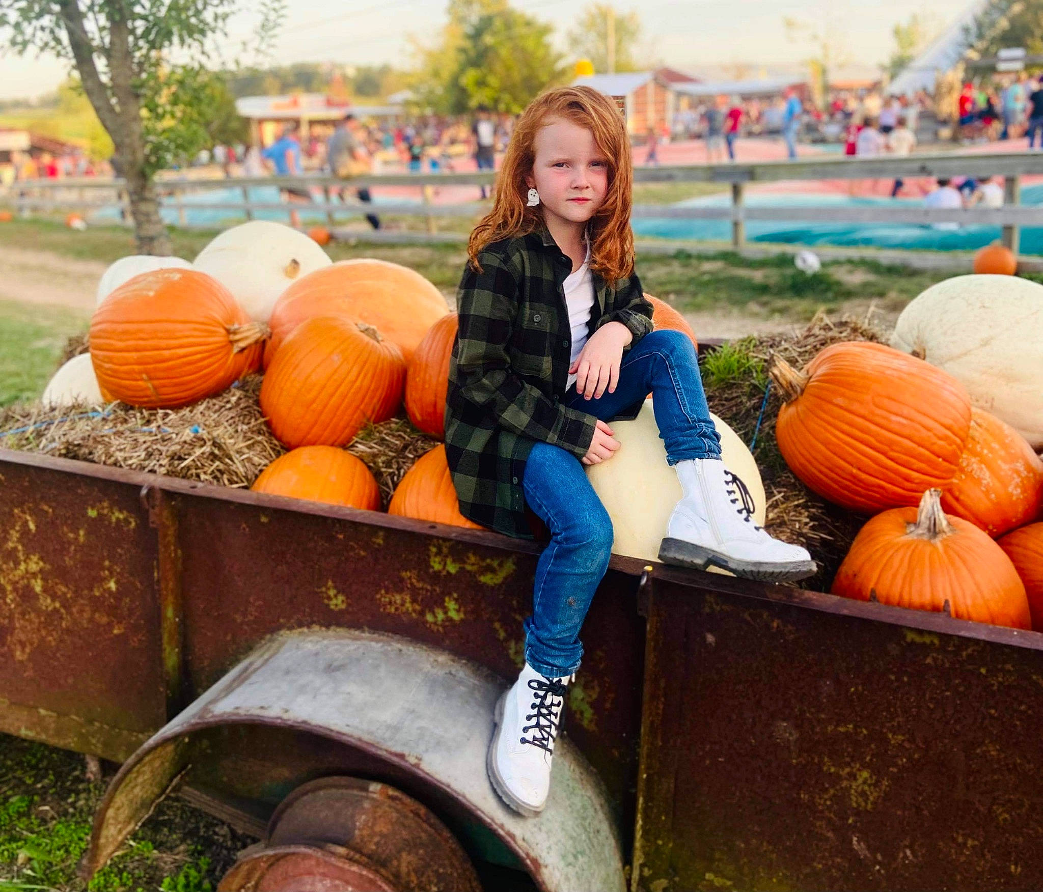 Elly is registered to the contest to win money with this photo: calabaza, cucurbita, eye, gourd, grass, happy, human_body, leisure, natural_foods, nature, orange, organ, people_in_nature, person, photograph, plant, pumpkin, smile, squash, winter_squash
