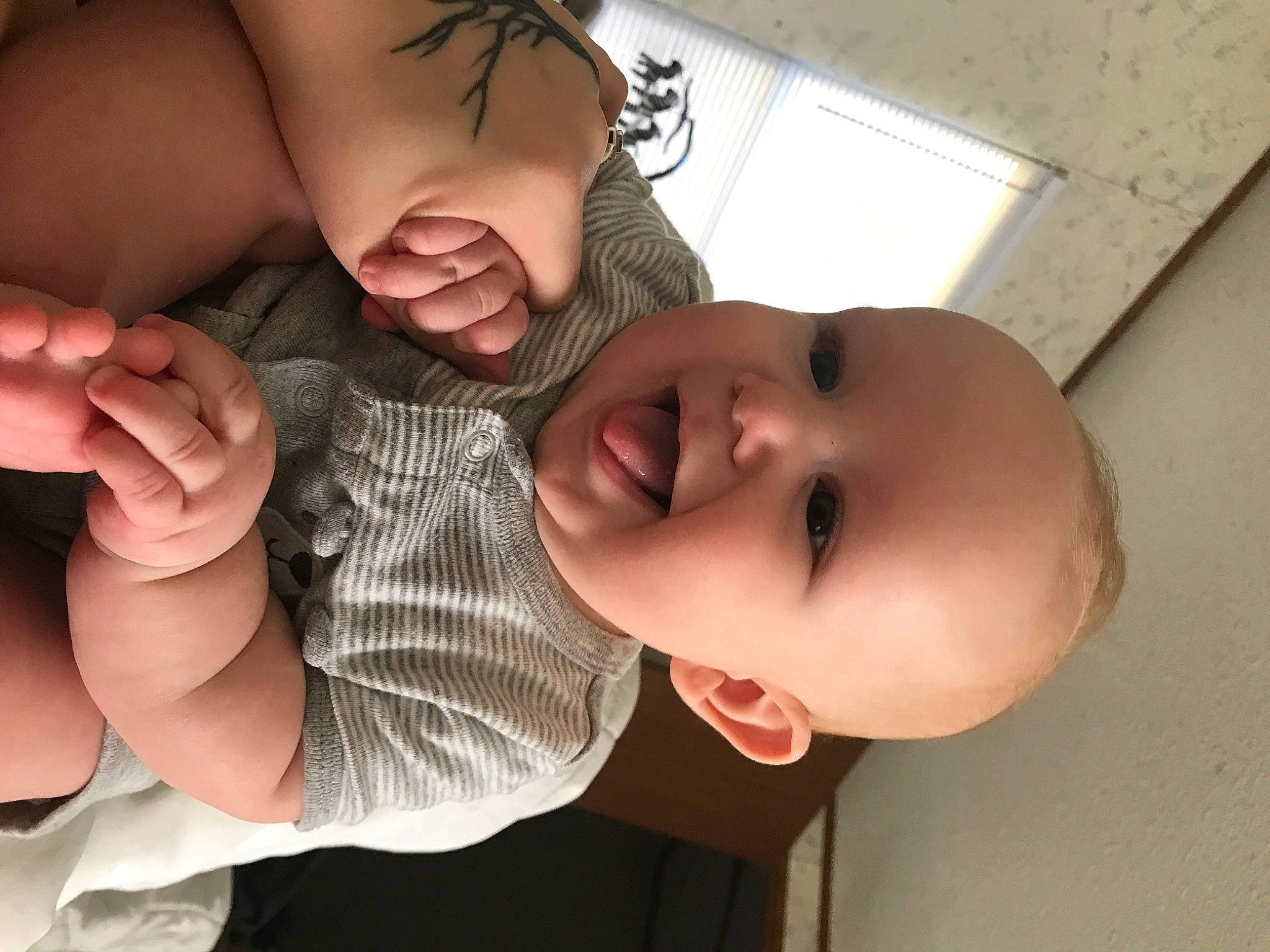 Evo is registered to the contest to win money with this photo: arm, baby, baby_toddler_clothing, cheek, eye, eyelash, face, hair, hand, happy, head, human_body, iris, lip, mouth, neck, nose, person, product, skin