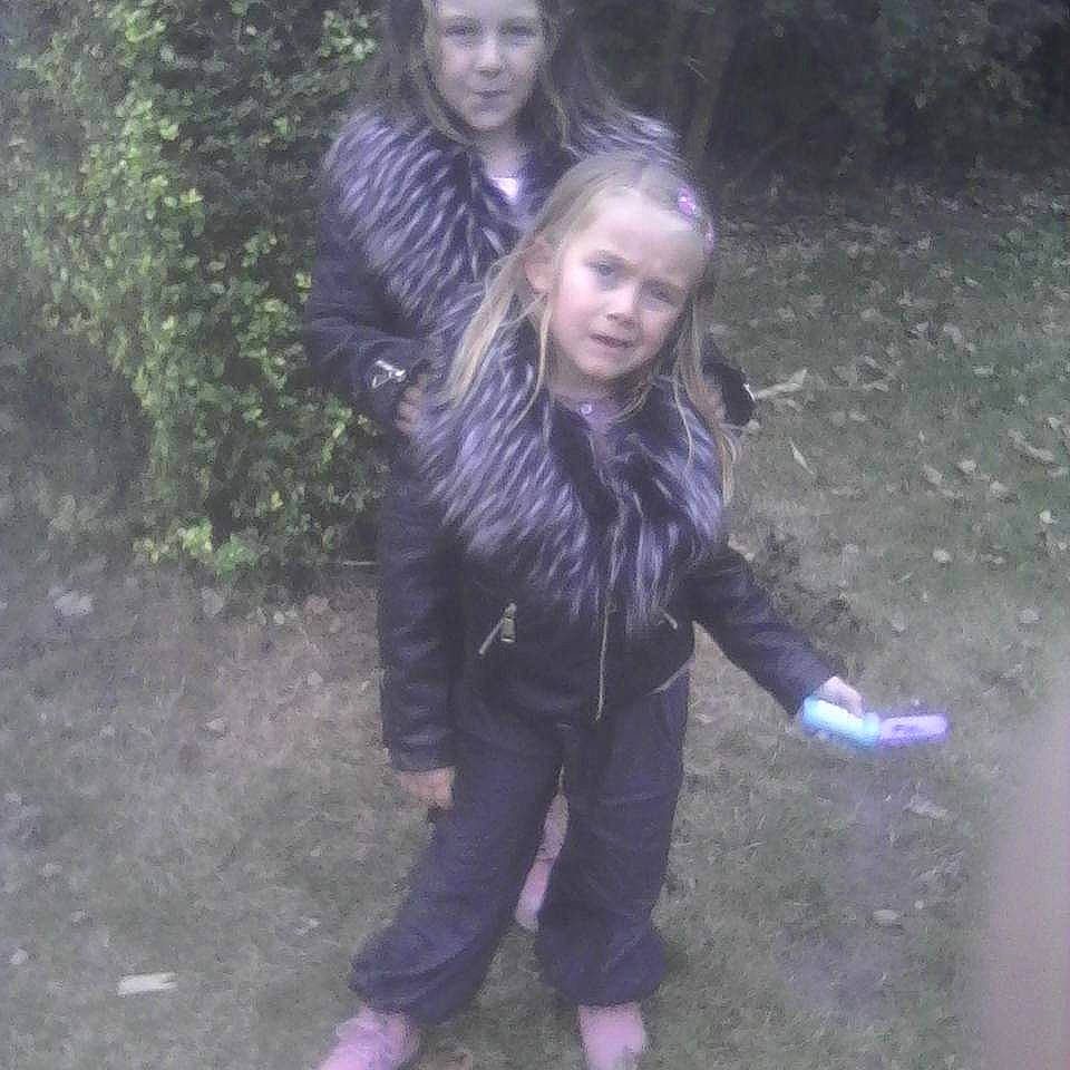 Maelya participe au concours pour gagner de l'argent avec cette photo : fun, long_hair, person, smile, snapshot