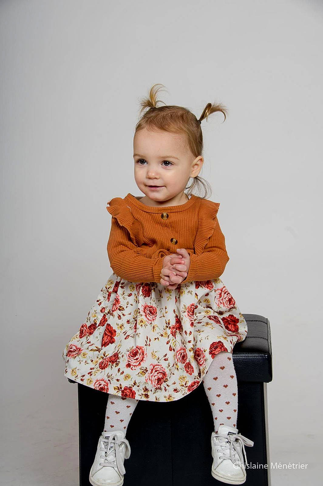 Elya participe au concours pour gagner de l'argent avec cette photo : baby_toddler_clothing, child, day_dress, dress, embellishment, event, fashion_accessory, fashion_design, flash_photography, happy, human_leg, knee, magenta, neck, one_piece_garment, pattern, person, pink, sleeve, smile