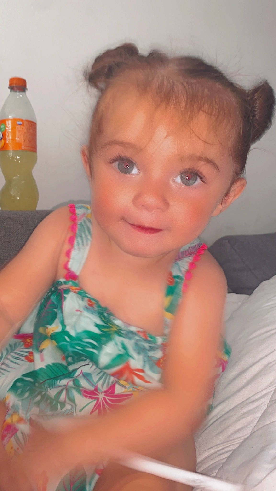 Thylia a rejoint le concours — aidez-le/la à gagner de superbes lots ! arm, cheek, chin, eye, eyebrow, face, forehead, hair, head, human_body, iris, joint, lip, mouth, neck, nose, person, shoulder, skin, smile