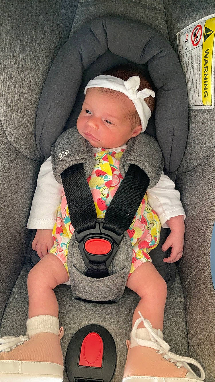 Nahya a rejoint le concours — aidez-le/la à gagner de superbes lots ! auto_part, baby, baby_carriage, baby_in_car_seat, baby_products, car_seat, car_seat_cover, child, comfort, family_car, person, product, toddler