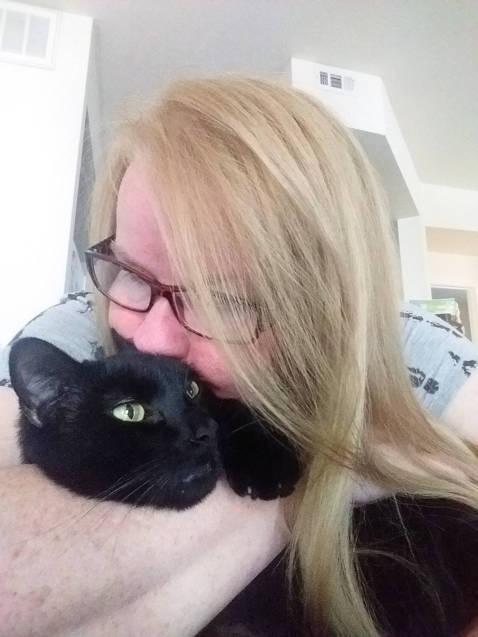 Charlie joined the competition — help win amazing prizes! bangs, black_hair, blond, brown_hair, carnivore, cat, ear, felidae, fur, hair, hair_coloring, hairstyle, long_hair, mouth, nose, photography, selfie, small_to_medium_sized_cats, snout, whiskers