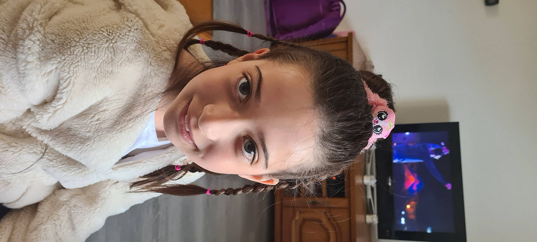 Noelyne participe au concours pour gagner de l'argent avec cette photo : cheek, chin, cool, eyebrow, eyelash, flash_photography, forehead, happy, human, iris, jaw, joy, lip, lipstick, mouth, neck, nose, person, shoulder, skin