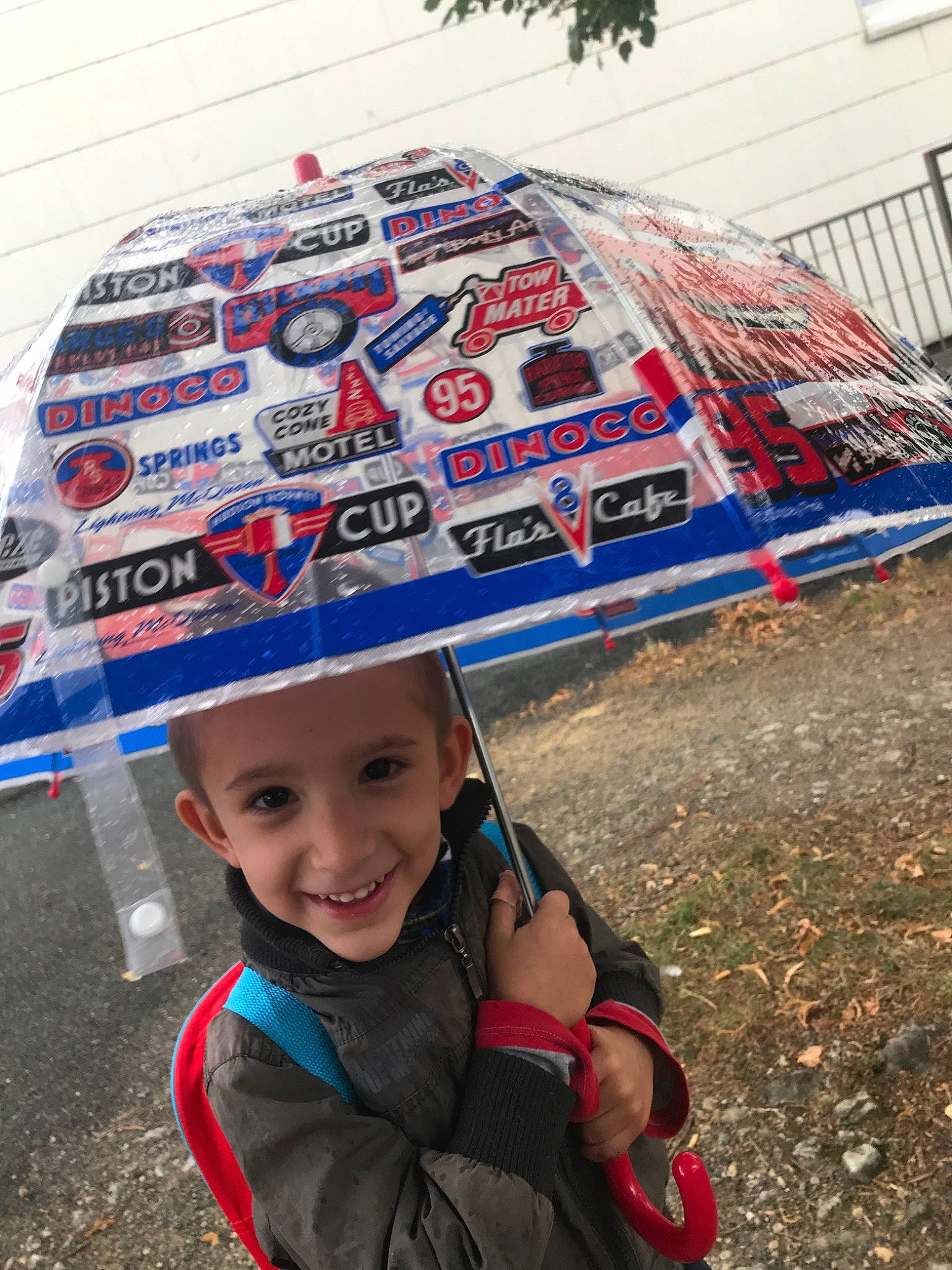 Landzo a rejoint le concours — aidez-le/la à gagner de superbes lots ! cap, car, child, fashion_accessory, headgear, headwear, helmet, joy, person, play, toddler, travel, umbrella, vacation, vehicle