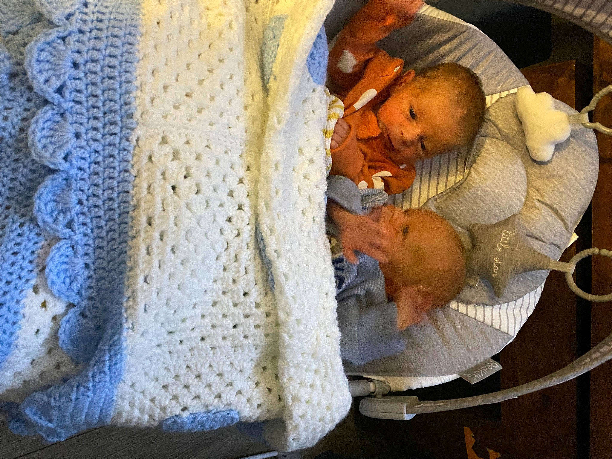 Lottie is registered to the contest to win money with this photo: baby, baby_products, baby_safety, baby_sleeping, bedding, bedtime, blanket, child, childbirth, comfort, hospital, infant_bed, linens, mesh, nap, pattern, person, room, toddler, wool