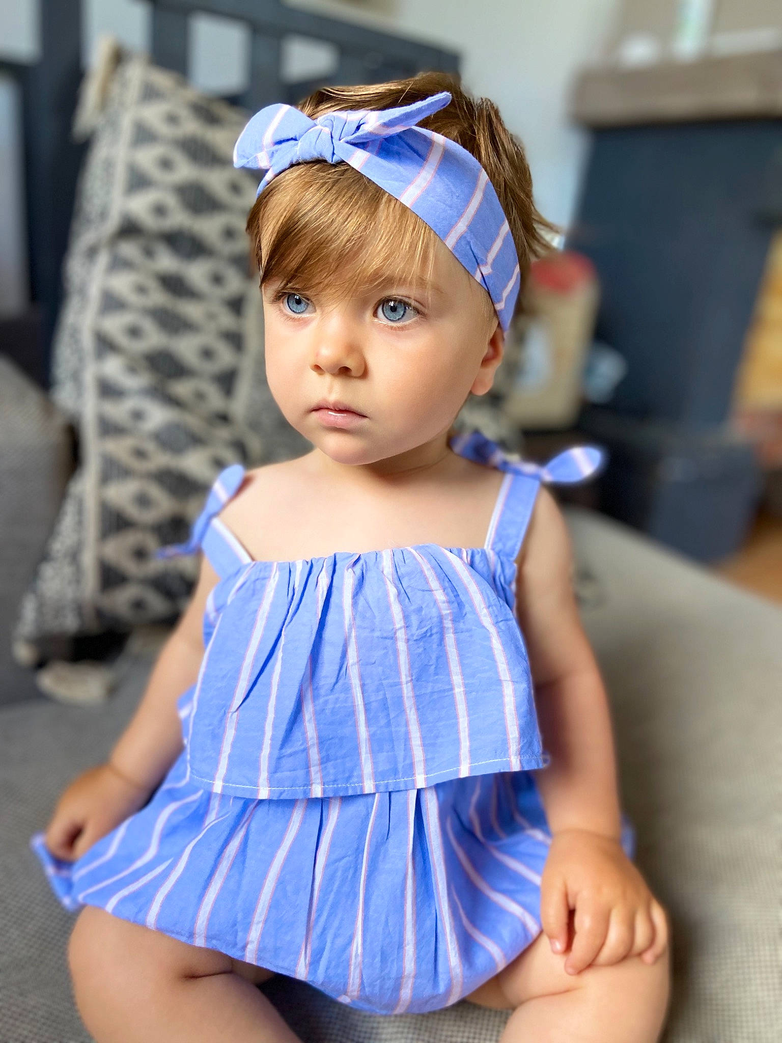 Nunzia participe au concours pour gagner de l'argent avec cette photo : baby, baby_toddler_clothing, blue, child, child_model, clothing, dress, fashion_accessory, hair_accessory, headgear, headwear, person, toddler