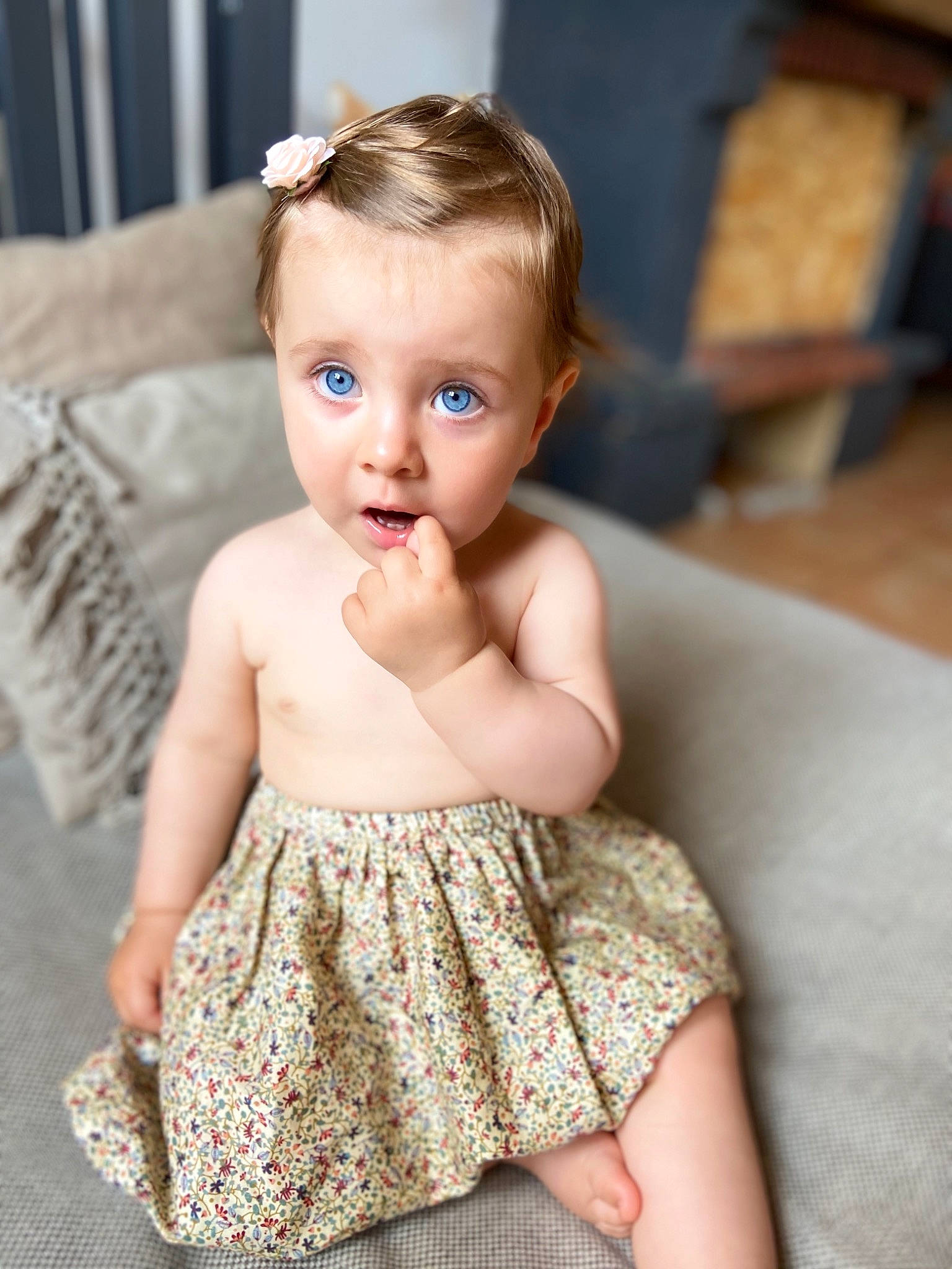 Nunzia participe au concours pour gagner de l'argent avec cette photo : baby, beauty, blond, cheek, child, child_model, dress, eye, face, head, iris, pattern, person, photography, sitting, skin, surprise, toddler, vacation
