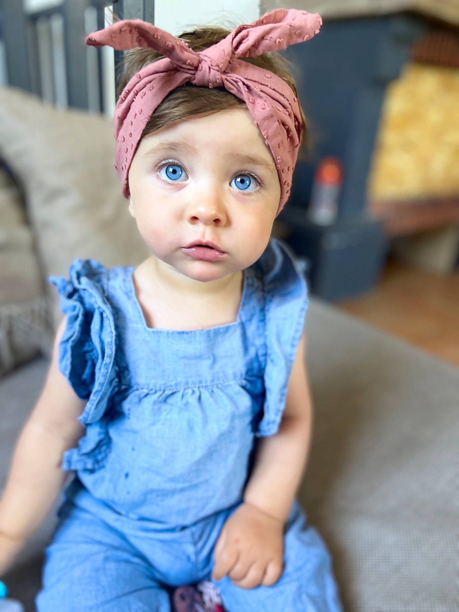 Nunzia participe au concours pour gagner de l'argent avec cette photo : baby, blue, cheek, child, child_model, clothing, ear, eye, face, fashion_accessory, fawn, hair_accessory, head, headband, headgear, headwear, organ, person, pink, skin