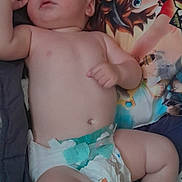 Nathan participe au concours pour gagner de l'argent avec cette photo : baby, diaper, pillow, cartoon, child, sleepy, relaxed, infant, skin, hand, foot, blanket, floor, head, face, lying_down, indoors, clothing, cute, resting