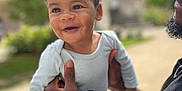Connor a rejoint le concours — aidez-le/la à gagner de superbes lots ! toddler, child, smile, happy, outdoor, adult, hand, watch, smartphone, curly_hair, clothing, plaid, long_sleeve, person, daylight, background_blur, nature, building, holding, portrait