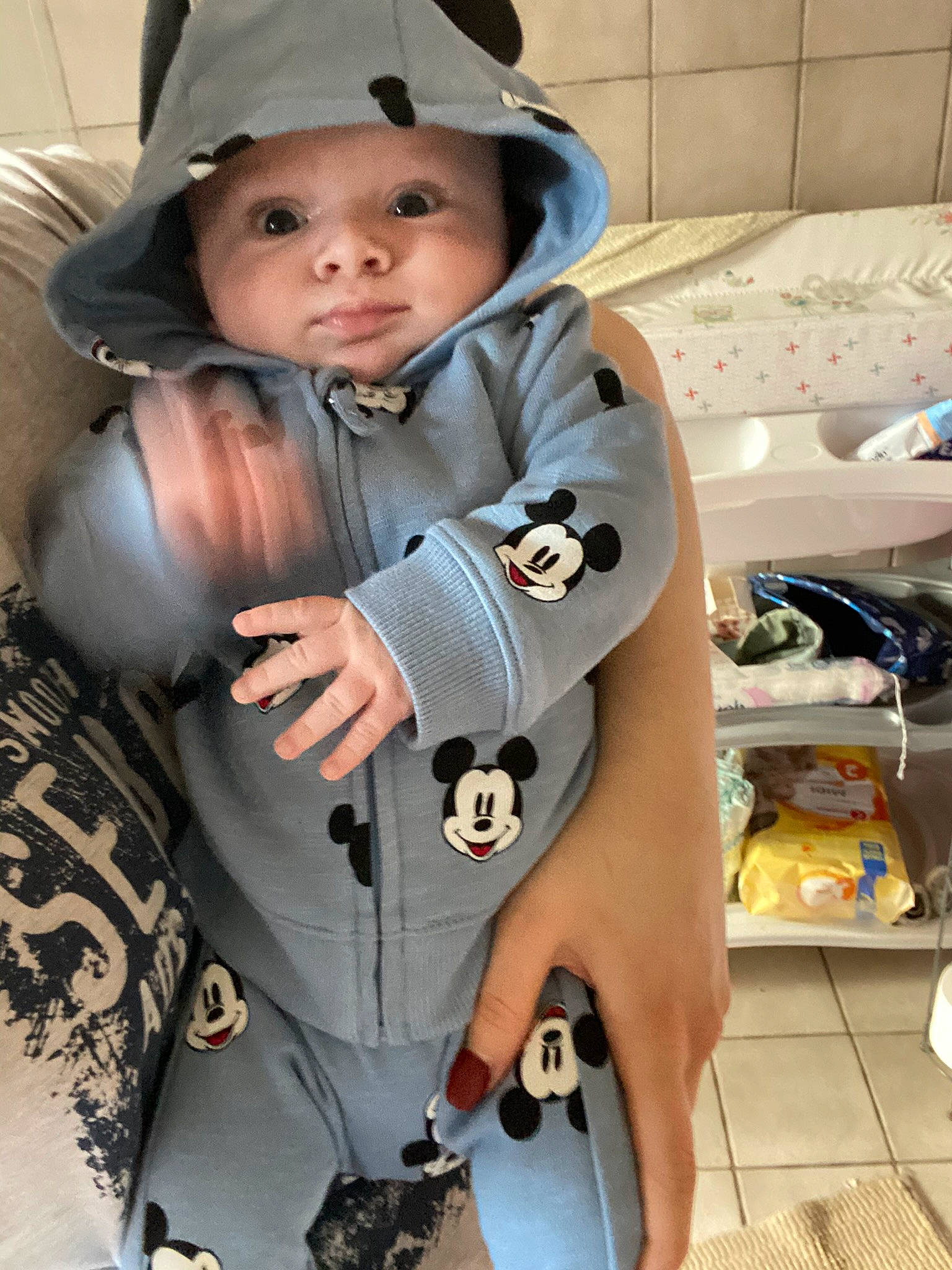 Gohan a rejoint le concours — aidez-le/la à gagner de superbes lots ! baby, baby_carriage, baby_carrier, baby_products, baby_safety, baby_toddler_clothing, bonnet, cheek, child, comfort, cool, headwear, hood, person, product, service, shelf, toddler