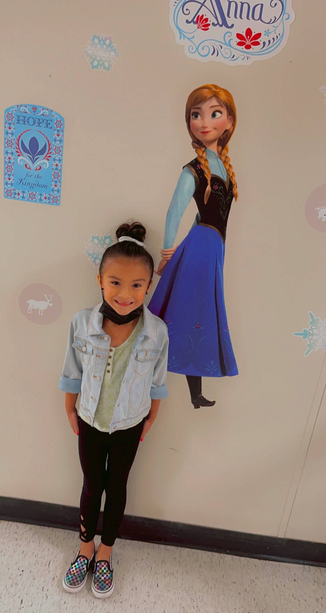 Haizlee is registered to the contest to win money with this photo: arm, art, azure, doll, electric_blue, event, fashion_design, formal_wear, fun, hairstyle, happy, jewellery, joint, joy, one_piece_garment, person, shoulder, sleeve, standing, street_fashion