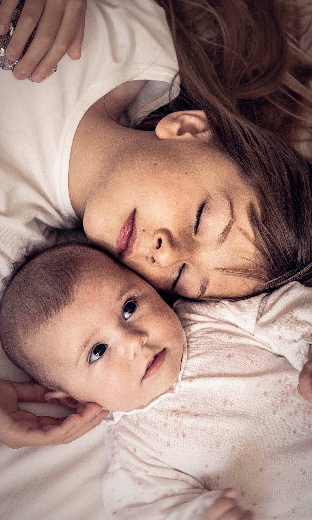 Anna-lisa a rejoint le concours — aidez-le/la à gagner de superbes lots ! baby, bedtime, cheek, child, gesture, lip, nose, person, skin, toddler