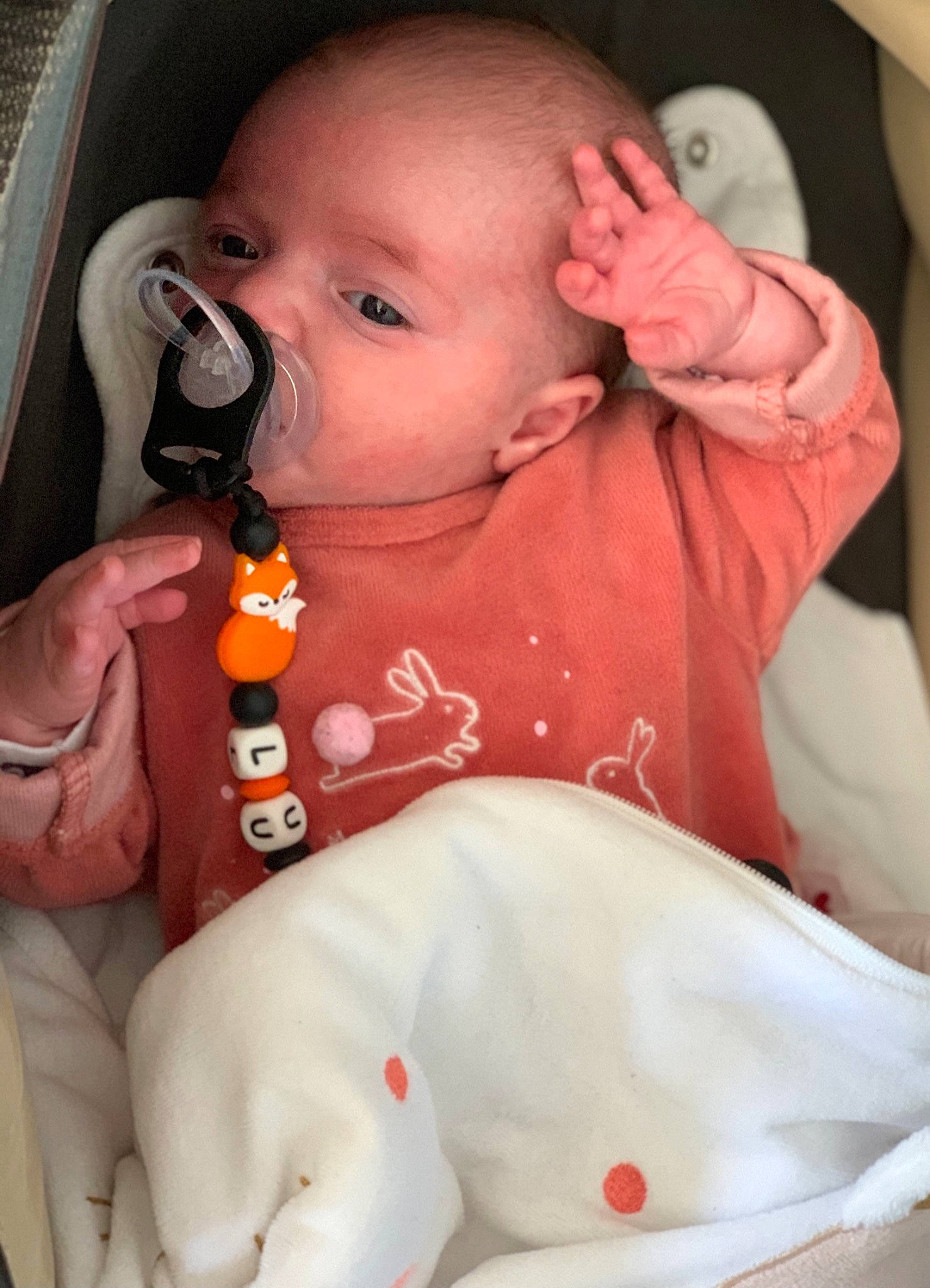 Lucrecia participe au concours pour gagner de l'argent avec cette photo : arm, baby, baby_toddler_clothing, cheek, chin, eye, eyebrow, eyelash, face, hairstyle, hand, head, human_body, lip, mouth, neck, nose, organ, person, skin