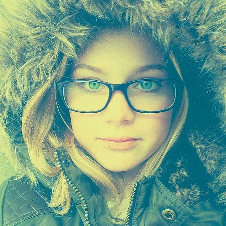 Adèle participe au concours pour gagner de l'argent avec cette photo :