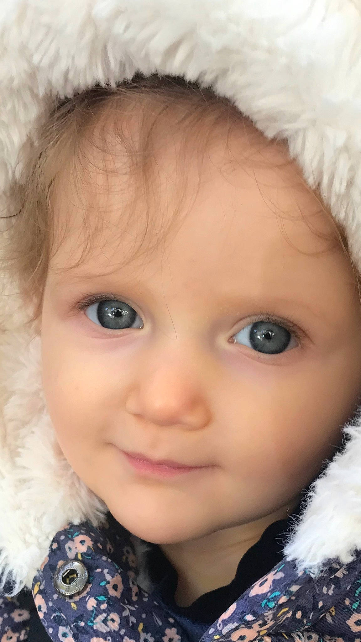 Djanna participe au concours pour gagner de l'argent avec cette photo : cheek, chin, eye, eyebrow, eyelash, face, facial_expression, flash_photography, hair, head, human_body, iris, lip, mouth, nose, organ, outerwear, person, skin, textile