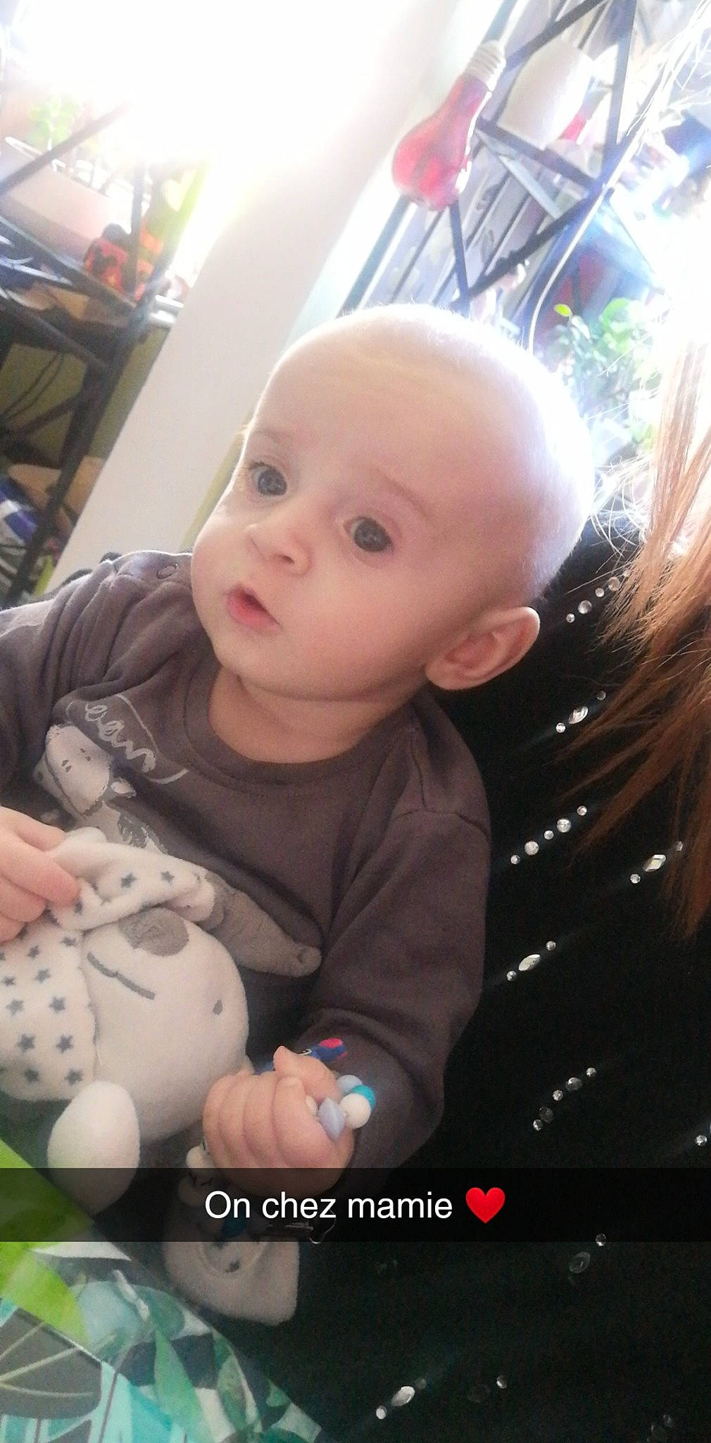 Timéo a rejoint le concours — aidez-le/la à gagner de superbes lots ! baby, baby_toddler_clothing, cheek, child, cool, finger, flash_photography, flooring, fun, grass, happy, iris, mouth, nose, person, sitting, skin, thumb, toddler, vertebrate